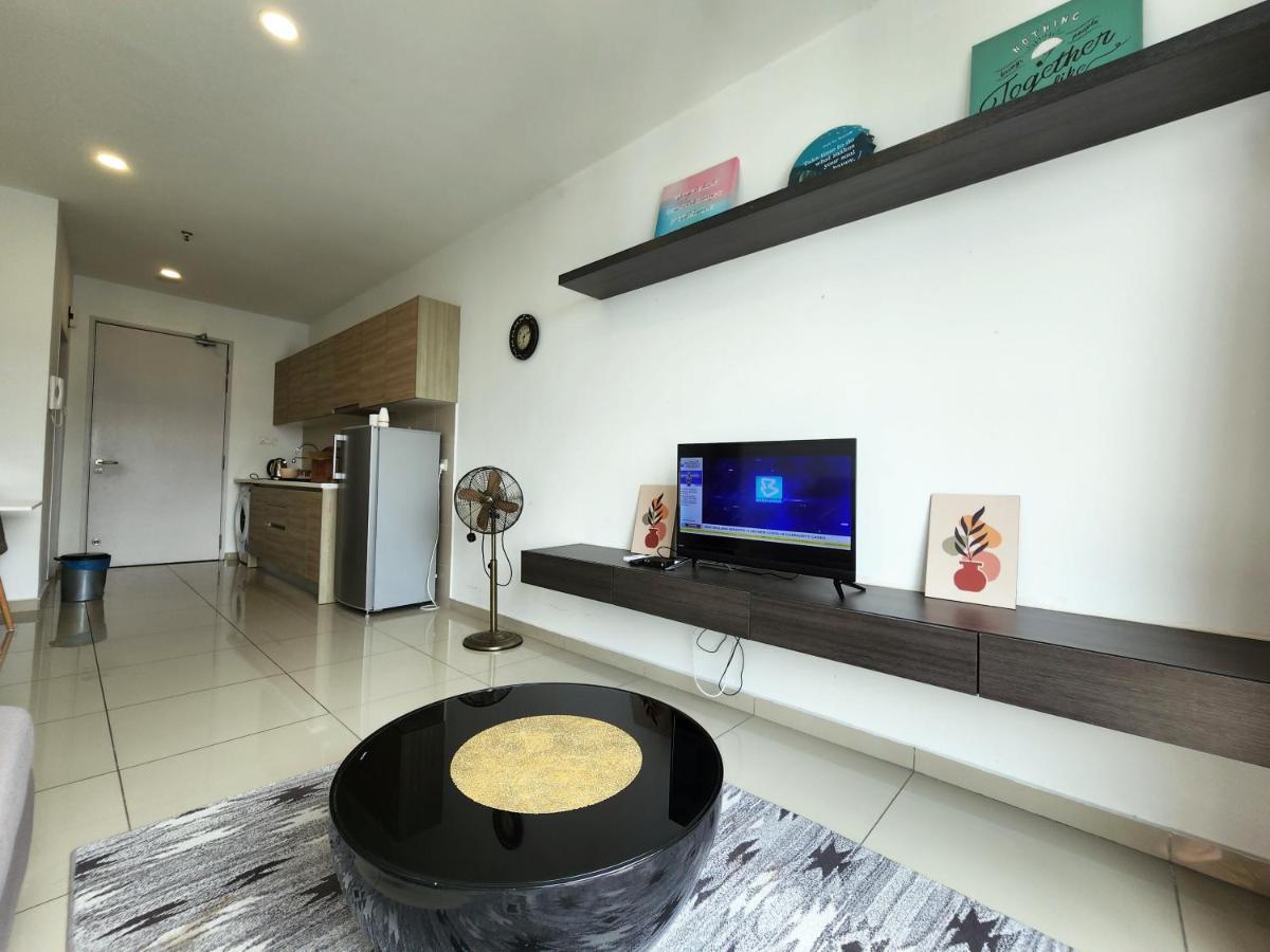 Lavender Suite # Shah Alam I-City Block B Homestay # 2R1B #Free Wifi & Parking Luaran gambar